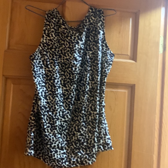 NWOT Banana Republic Shell - Size M - Picture 2 of 3